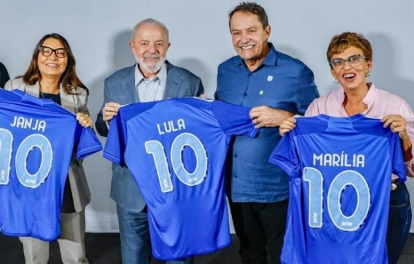 Pedro Lourenço presenteia Lula com camisa do Cruzeiro e gera reações nas redes sociais