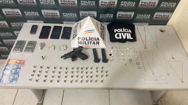 Polícia apreende pistola, munições, drogas e joias durante operação, em Governador Valadares