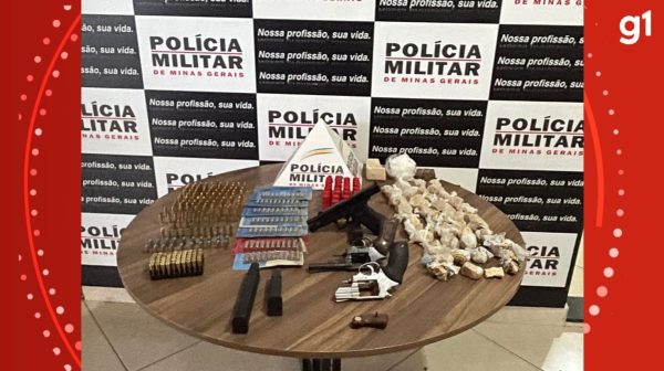 Polícia encontra drogas, armas, munições enterradas em matagal e homem é preso por tráfico na zona rural de Inhapim