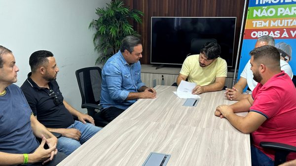 Prefeito Douglas assina ordem de serviço para asfaltamento de nove ruas na Sede do Município