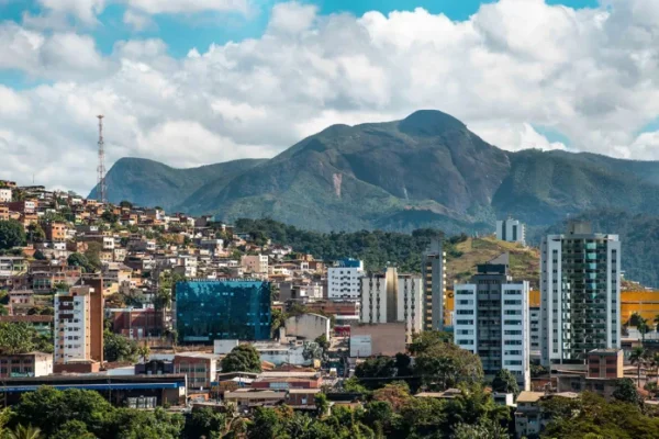 Prefeitura de Fabriciano antecipa o salário de dezembro e presenteou servidores com kits natalinos