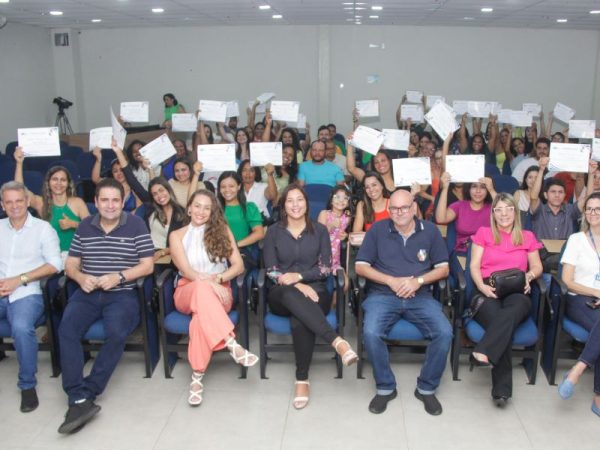 Prefeitura de Fabriciano empossa 214 novos servidores para reforçar quadros da Educação