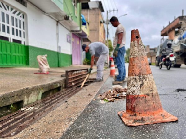 Prefeitura de Ipatinga incrementa novas ações  de limpeza e desobstrução de bocas de lobo