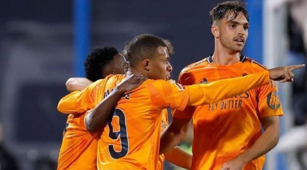 Ral Asencio e outros jogadores do Real Madrid (foto: Divulgao / redes sociais )