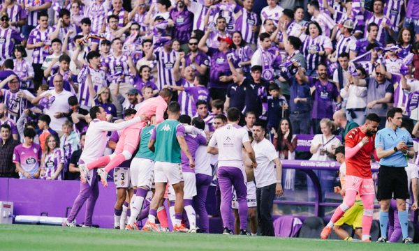 Jogadores do Valladolid comemorando gol (foto: Divulgao/Valladolid)