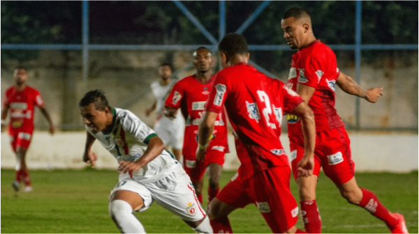 Jogadores de Real Noroeste e Democrata-SL pela Srie D (foto: Weder julio/Real Noroeste )