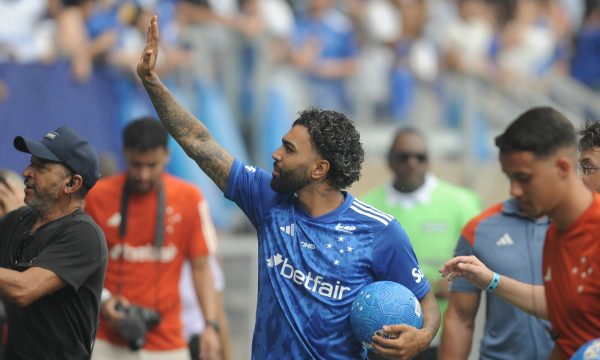 Reforços do Cruzeiro são apresentados à torcida no Mineirão; veja vídeos