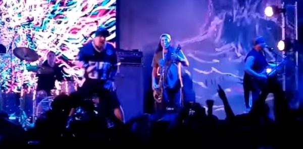 Robert Trujillo participa de show completo do Suicidal Tendencies