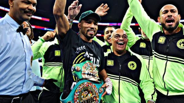 Robson Conceio, brasileiro medalhista olmpico e campeo mundial de boxe (foto: WBC/Divulgao)