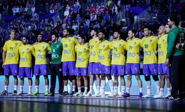 Jogadores da Seleo Brasileira Masculina de Handebol lado a lado (foto: STIAN LYSBERG SOLUM/AFP)