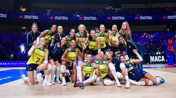 Jogadoras de vlei da Seleo Brasileira na VNL 2024 (foto: Reproduo/FIVB)