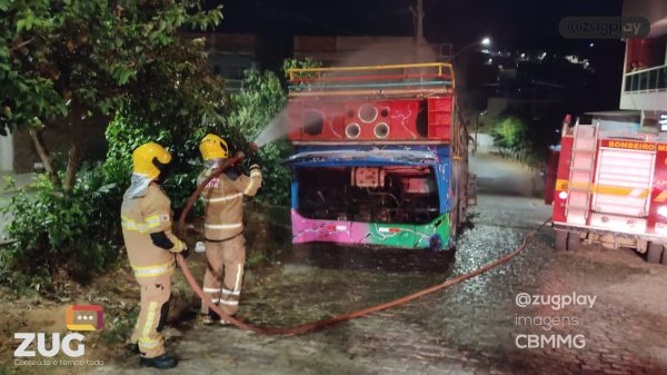 Trenzinho da alegria pega fogo em Coronel Fabriciano