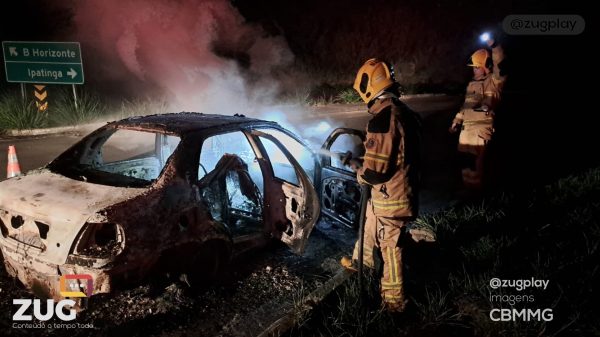 Incêndio destrói veículo próximo a Antônio Dias e acidente grave na BR-381 deixa seis feridos