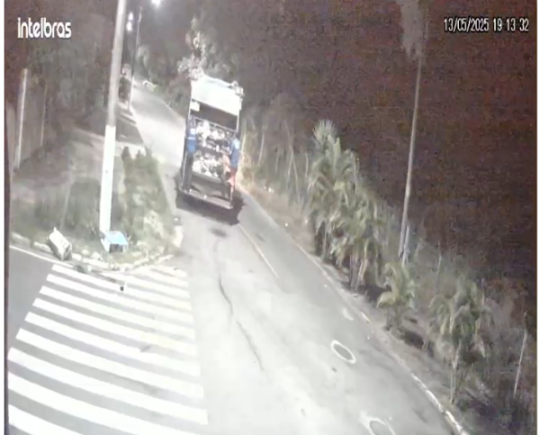 VEJA O VÍDEO: Moradores denunciam transtorno no serviço de coleta de lixo doméstico