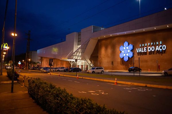 Arquibancada de circo desaba e faz vítimas no Shopping Vale do Aço