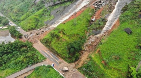 Situação de risco com deslizamento de pedras em Cachoeira do Vale ainda perdura