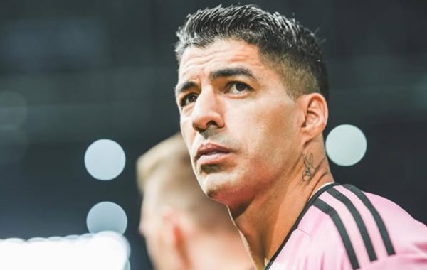 Suárez, ex-Barcelona e Grêmio, ajuda no resgate de homem