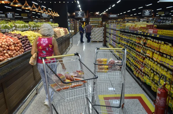 Supermercados da região vão funcionar no Carnaval