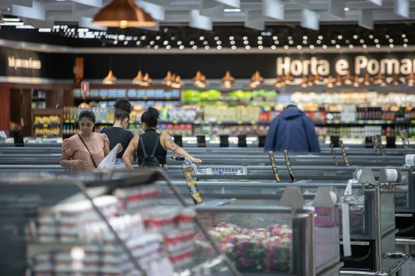 Supermercados da região abrem as portas no feriado desta quinta