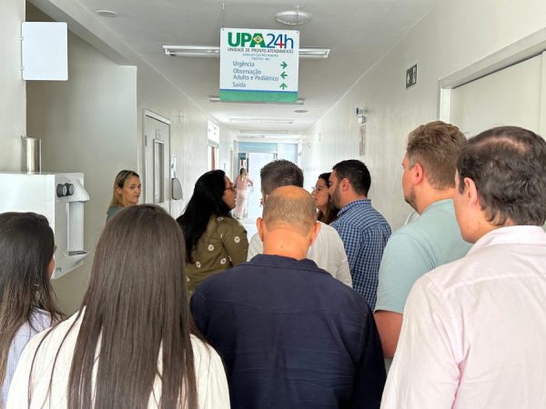 TROCANDO EXPERIÊNCIA: UPA de Timóteo recebe visita de profissionais de saúde da cidade de Caratinga