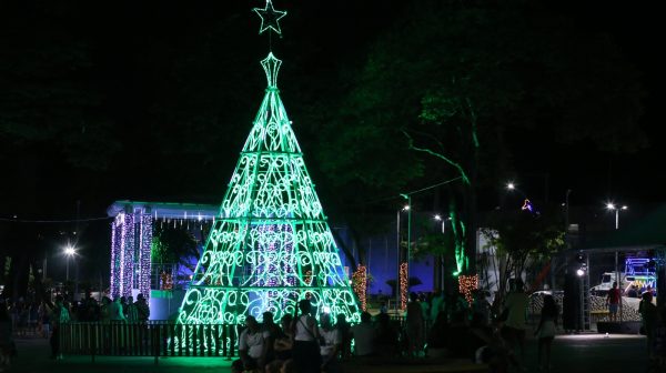 Timóteo inaugura oficialmente a iluminação e decoração especial de Natal