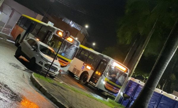 Timóteo recebe novos ônibus, sem ar-condicionado, e com motoristas em dupla jornada