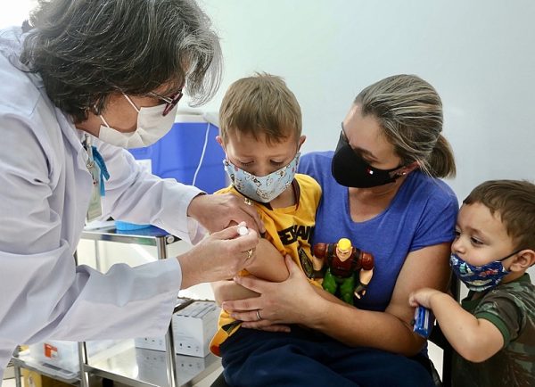 VACINA CONTRA DENGUE: Saúde de Timóteo amplia faixa etária para jovens de 10 e 14 anos