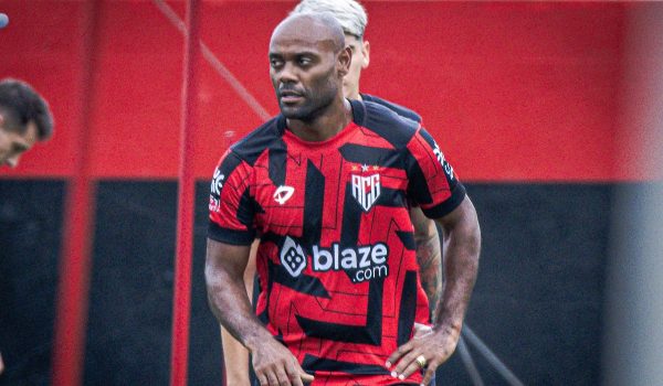 Vagner Love deixa Atlético-GO e acerta com clube da Série B