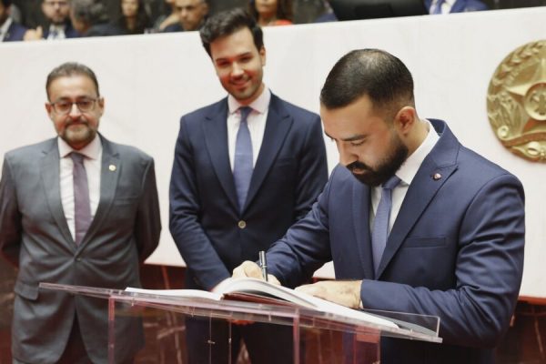 Vale do Aço ganha força com mais um deputado na Assembleia. Lincoln Drumond tomou posse nesta segunda-feira