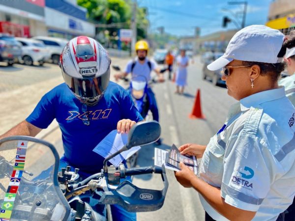 Violência contra a mulher: Blitz educativa em Ipatinga orienta motoristas e motociclistas