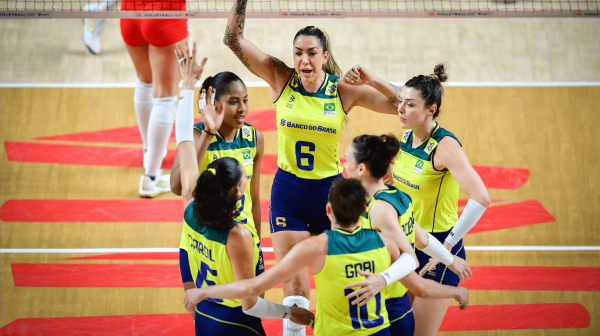 Jogadoras de vlei da Seleo Brasileira na Liga das Naes Feminina de Vlei (VNL) (foto: Reproduo/FIVB)