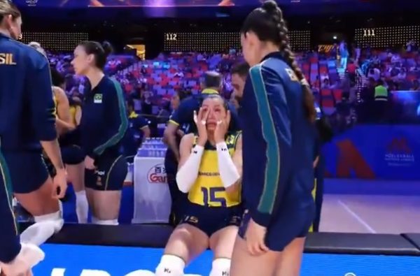 Vôlei: Carol chora com dores em jogo do Brasil e manda recado para torcida