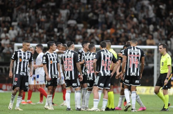 Jogadores do Atltico durante duelo com Bahia na Arena MRV (foto: Alexandre Guzanshe/EM/D.A Press)