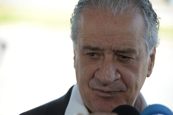 Srgio Coelho, presidente do Atltico, no embarque do time para a final da Libertadores, na Argentina (foto: Tlio Santos/EM/D.A Press)