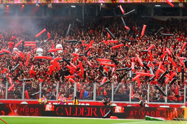 Torcida do Athletico-PR na Ligga Arena (foto: Divulgao/Athletico-PR)