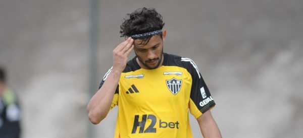 Scarpa durante treino no Atltico (foto: Alexandre Guzanshe/EM/DA.Press)