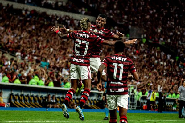 Jogadores do Flamengo comemorando gol (foto: Marcelo Cortes / Flamengo)