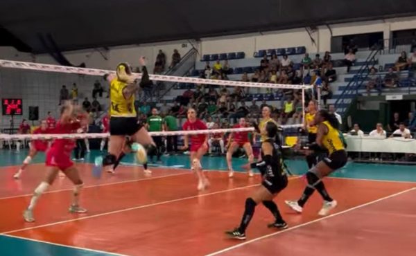 Praia venceu Maring por 3 sets a 0 (foto: Reproduo/Dentil Praia Clube)