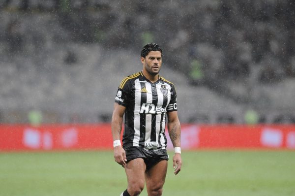 Hulk em ao durante clssico entre Atltico e Amrica pelo Mineiro (foto: Alexandre Guzanshe/EM/D.A Press)