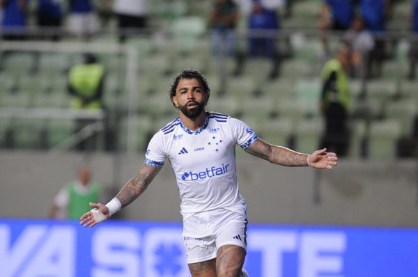 Gabigol anotou hat-trick no primeiro tempo de Itabirito x Cruzeiro (foto: Alexandre Guzanshe/EM D.A Press)