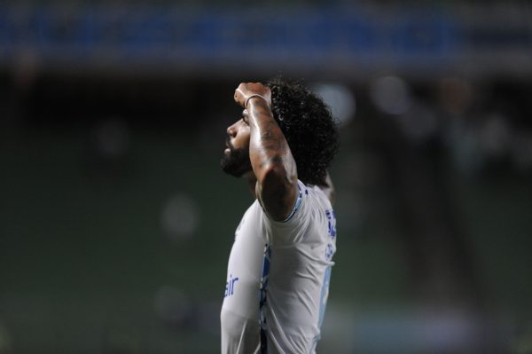 Gabigol, atacante do Cruzeiro, comemorando gol (foto: Alexandre Guzanshe/EM/D.A Press)