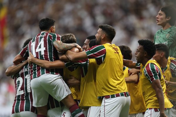 Jogadores do Fluminense comemoram gol contra o Vasco (foto: Divulgao / Fluminense )