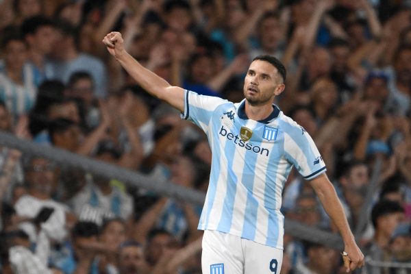 Adrin Martnez, atacante do Racing (foto: Luis ROBAYO / AFP)