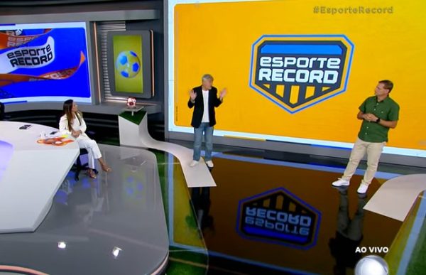 Cleber Machado apresenta o Esporte Record (foto: Reproduo/TV Record)