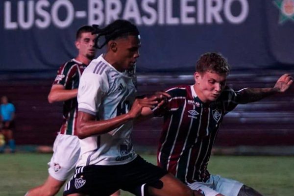 Lance de Fluminense x Atltico pelo Brasileiro Sub-20 (foto: Divulgao / Atltico)