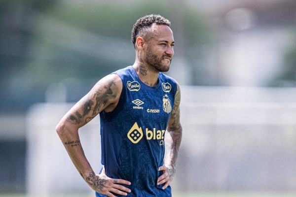 Neymar durante treino do Santos (foto: Raul Baretta/ Santos)