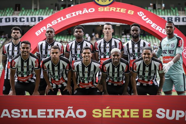 Jogadores do Athletic antes de duelo pela Srie B no Independncia (foto: Fernanda Trindade/Athletic Club)