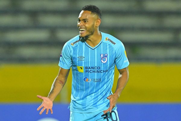Ismael Daz comemora gol em partida da Sul-Americana (foto: Rodrigo BUENDIA / AFP)