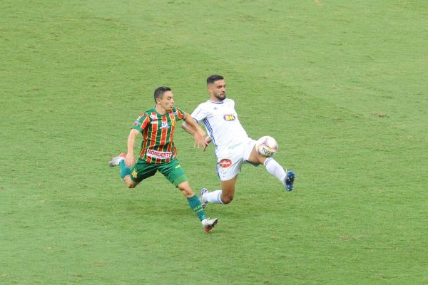Lateral-esquerdo Giovanni foi afastado no Cruzeiro em 2020 (foto: Juarez Rodrigues/EM/D.A Press)