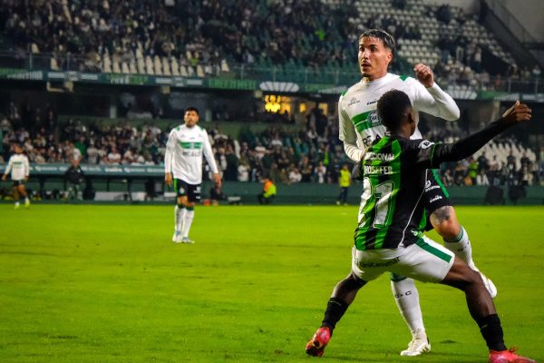 Amrica em jogo pela Srie B (foto: JP Pacheco/Coritiba)